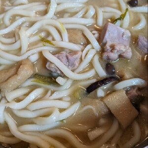 冬にピッタリ！味噌煮込みうどん